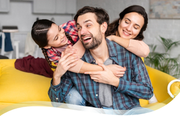 Une famille unie et souriante